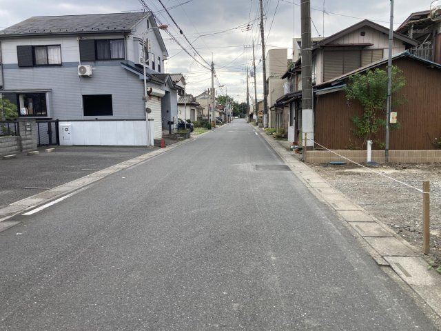 Blooming　Garden　行田市桜町１丁目（平屋戸建）の前面道路含む現地写真