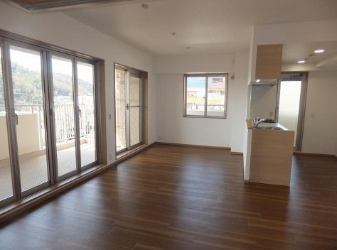 ワコーレ須磨永楽町の居間・リビング