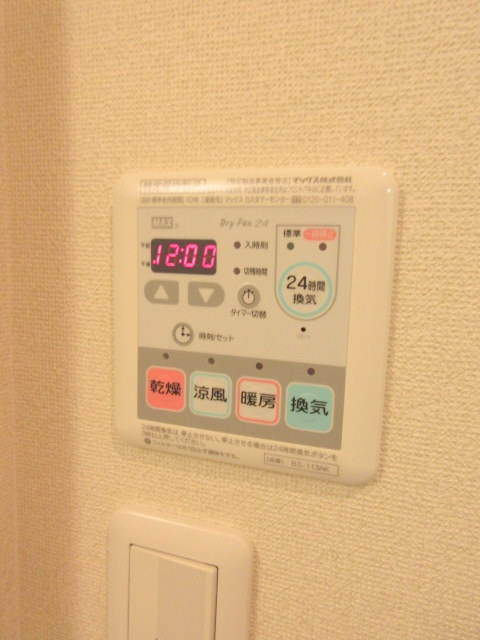 カサ・デ・オリーバＲのその他|★雨天も便利な浴室乾燥機。暖房機能付き★