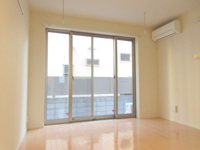 カサ・デ・オリーバＲの居間・リビング|★白を基調とした明い室内★