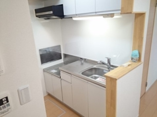 キッチンにも収納がたっぷりあって便利です♪