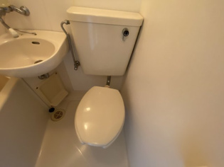 浴室内にトイレがあります！