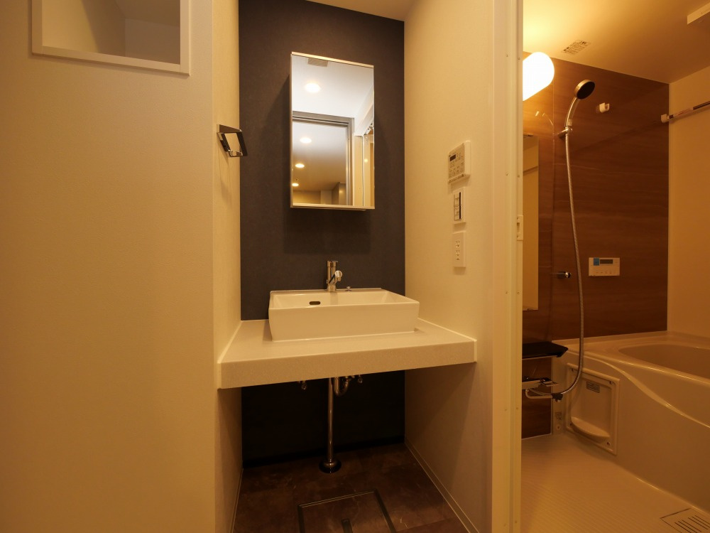 コンフォリア・リヴ北浜淡路町の洗面所