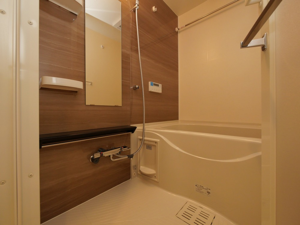 コンフォリア・リヴ北浜淡路町の浴室