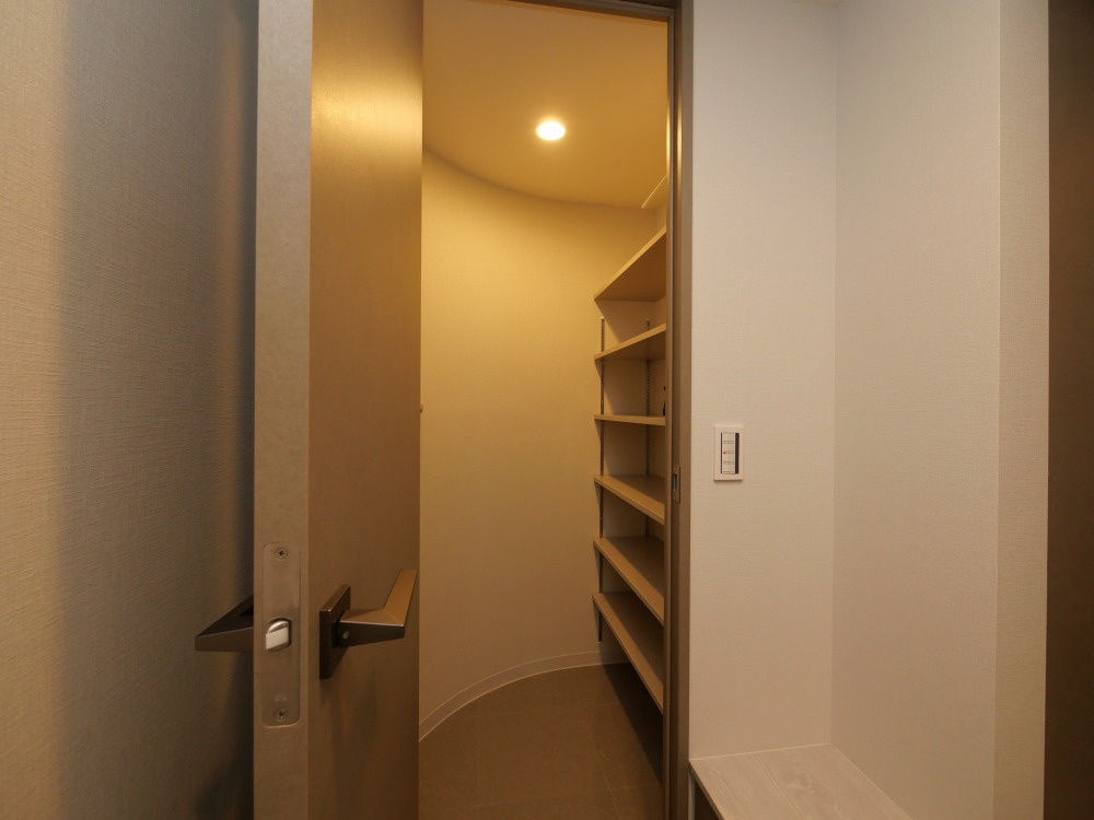 コンフォリア・リヴ北浜淡路町の収納