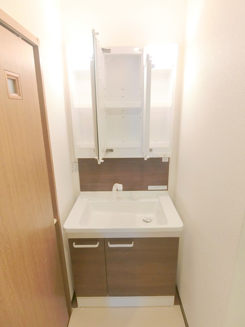 セリゼ雪が谷の洗面所|洗面脱衣所　独立洗面台　鏡内収納スペース付き