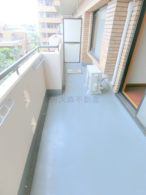 セリゼ雪が谷のバルコニー|リビング側のバルコニー　物干し金具付き