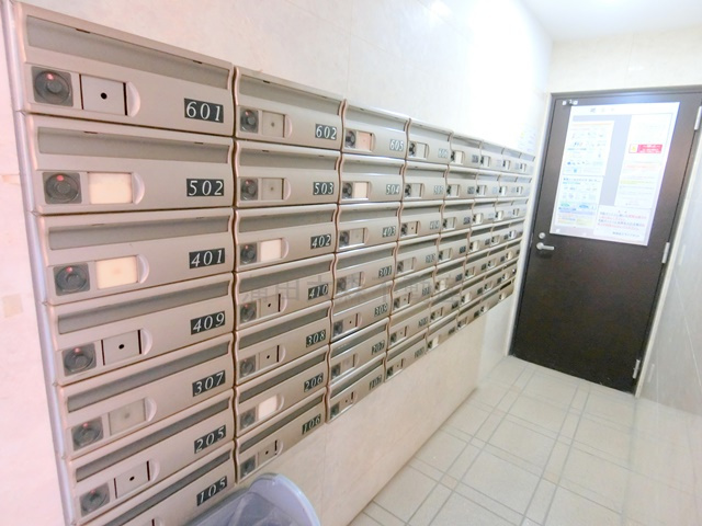 セリゼ雪が谷のエントランス|メールBOX