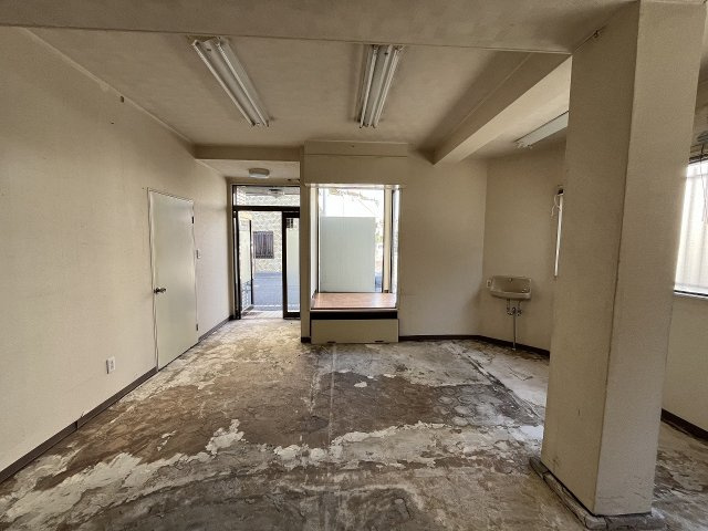 大阪市東淀川区淡路５丁目の店舗事務所の内装