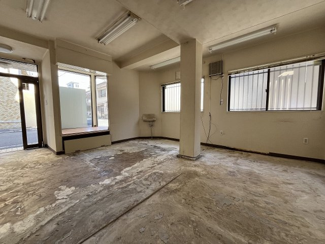 大阪市東淀川区淡路５丁目の店舗事務所の内装