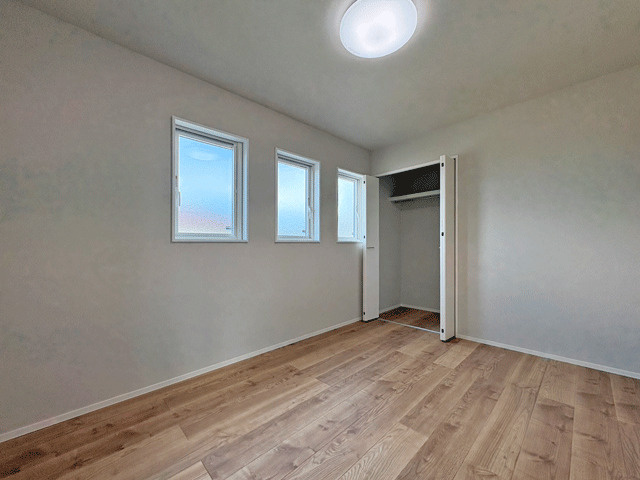 富谷市鷹乃杜３丁目の洋室