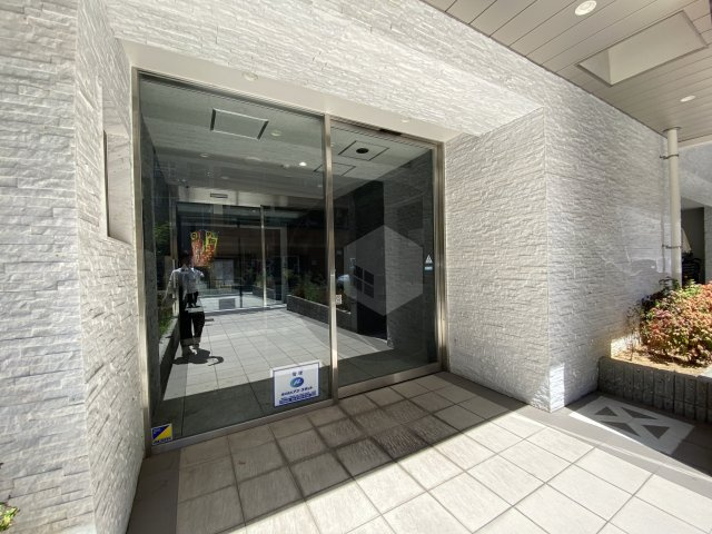 リアライズ布施駅前のエントランス