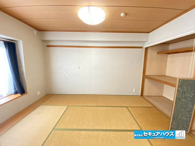 サンハウス大府駅　の和室|【約６帖の和室】
◆押入付きの和室です。来客時の布団など収納することができます。