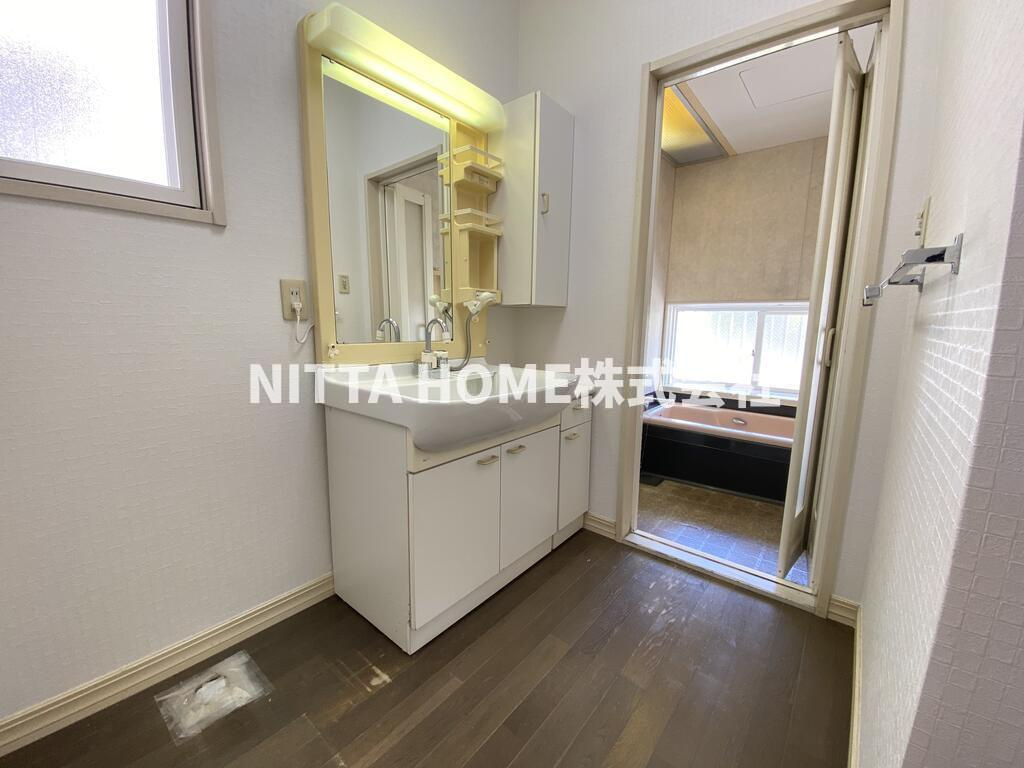 福知山市土師新町２丁目の一戸建ての洗面所|シャワー付きの洗面台朝の準備も楽々です◎