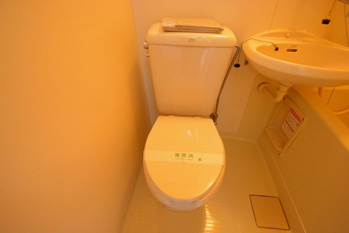 浴室内にトイレがあります！
