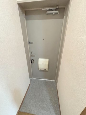 芳垣ハイツの玄関