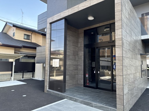 熊本市中央区八王寺町の賃貸マンションのエントランス