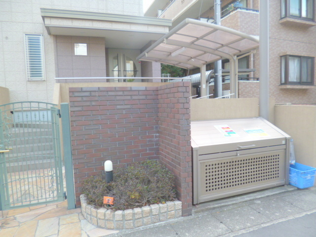 ヴィラージュ宮崎台のその他共用部分|便利な敷地内ゴミ置き場