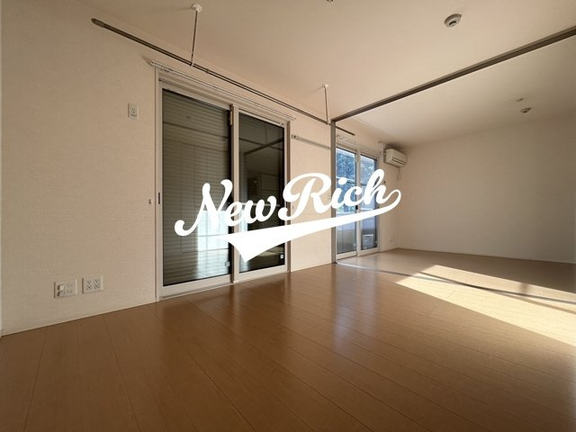 伊勢崎市茂呂町２丁目のアパートの玄関