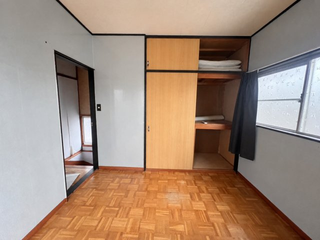 大里郡中古戸建　駐車スペースありの洋室