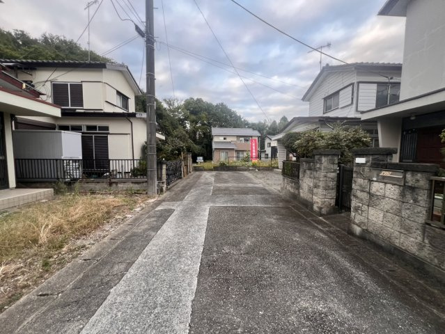 大里郡中古戸建　駐車スペースありの前面道路含む現地写真|ベランダ