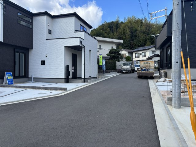 廿日市市大野下更地の前面道路含む現地写真