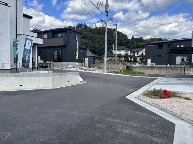 廿日市市大野下更地の前面道路含む現地写真