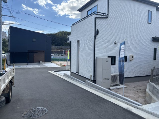 廿日市市大野下更地の前面道路含む現地写真