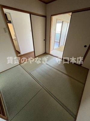 【和室】 | コーポ小林 | 畳の上でゆっくりとくつろげる和室です