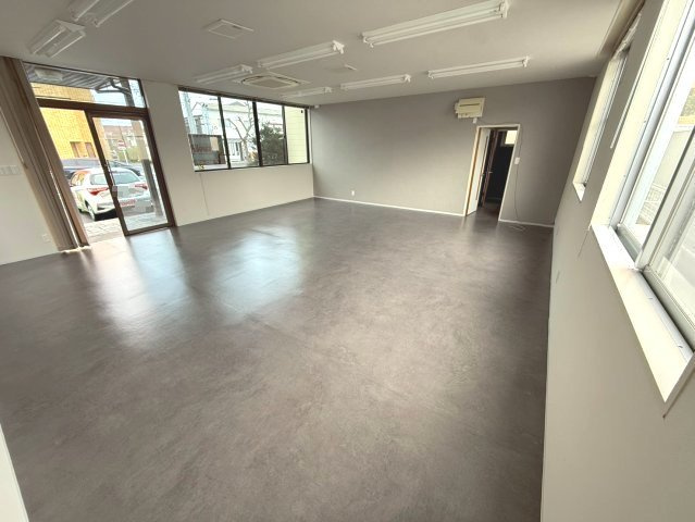 三崎町 プリモビルの内装