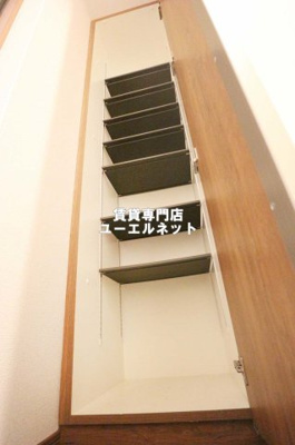 【設備】 | ガルデン穂波 | 収納力たっぷりのシューズボックスで玄関すっきり！