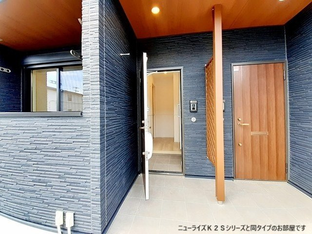 ルミナス・エイトの玄関