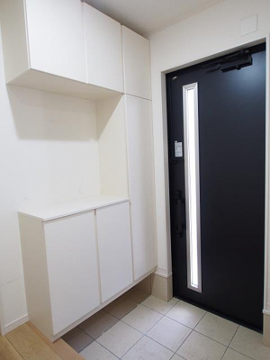 【玄関】 | 半町４丁目戸建 | シンプルで使いやすい玄関です