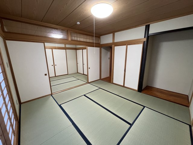 山形市高原町239-233の洋室