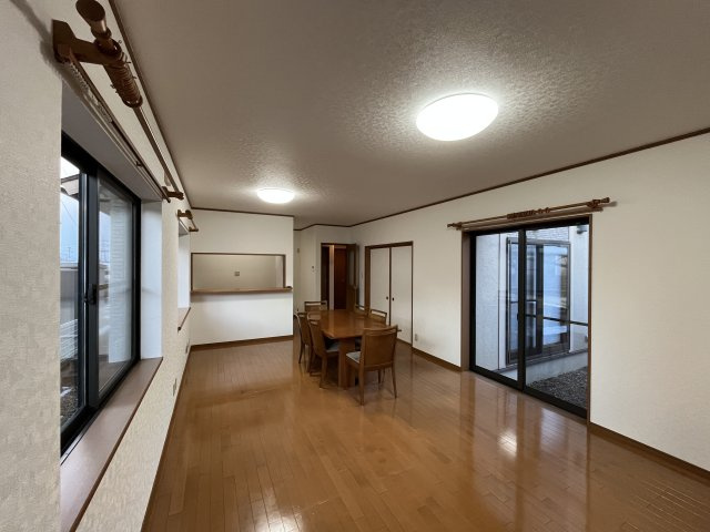 山形市高原町239-233の洋室