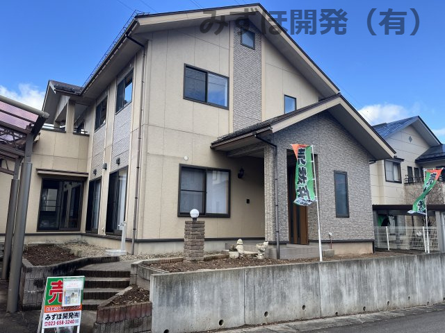 山形市高原町239-233の外観|12/18撮影
玄関前の植栽も伐根しました！