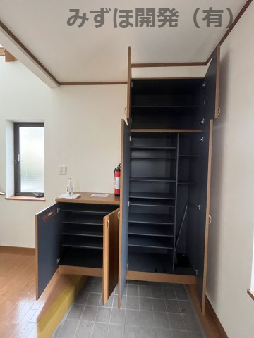 山形市高原町239-233の玄関|たっぷり収納！