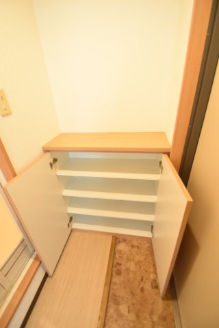 大阪市都島区都島北通２丁目の賃貸マンションの玄関