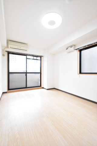 大阪市都島区都島北通２丁目の賃貸マンションの居間・リビング