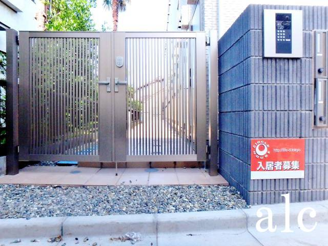 サークルハウス新中野壱番館のエントランス