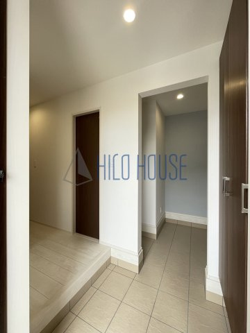 BLOOMING MAISON川越市寺尾1号棟 の玄関