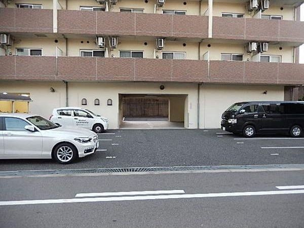 ONE ROOF FLAT TENJINBASHIの駐車場