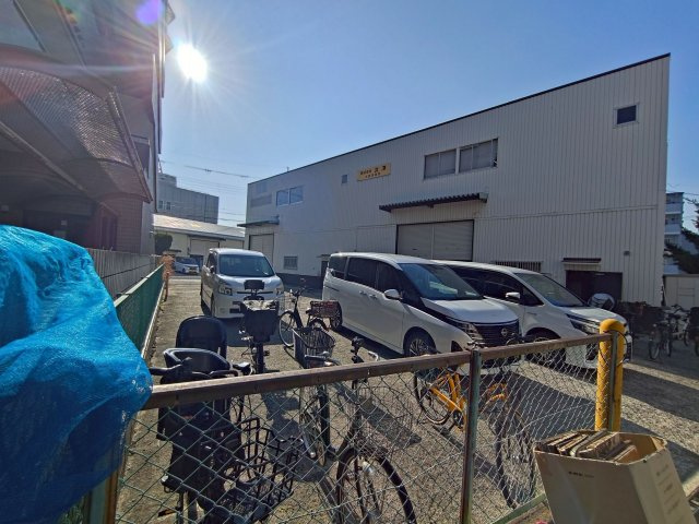 日生ビルの駐車場