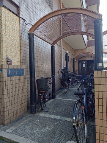 日生ビルのエントランス