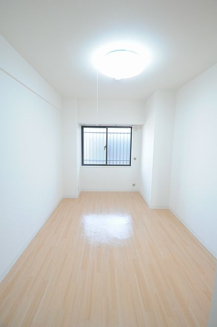 大阪市城東区成育２丁目の賃貸マンションの寝室