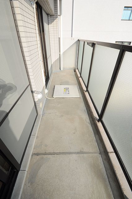 大阪市城東区成育２丁目の賃貸マンションのバルコニー