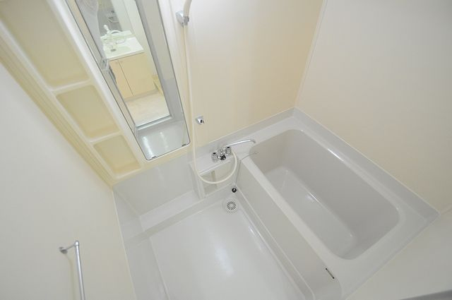 大阪市城東区成育２丁目の賃貸マンションの浴室