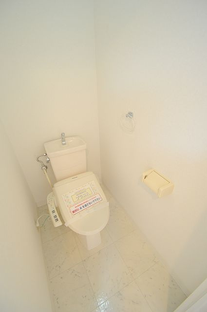 大阪市城東区成育２丁目の賃貸マンションのトイレ