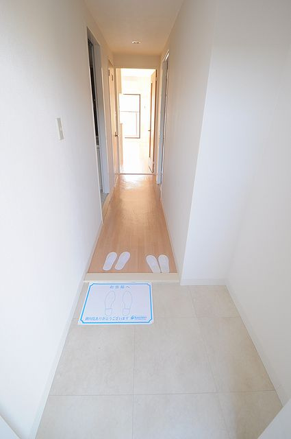 大阪市城東区成育２丁目の賃貸マンションの玄関