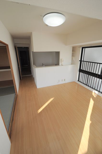 大阪市城東区成育２丁目の賃貸マンションの居間・リビング